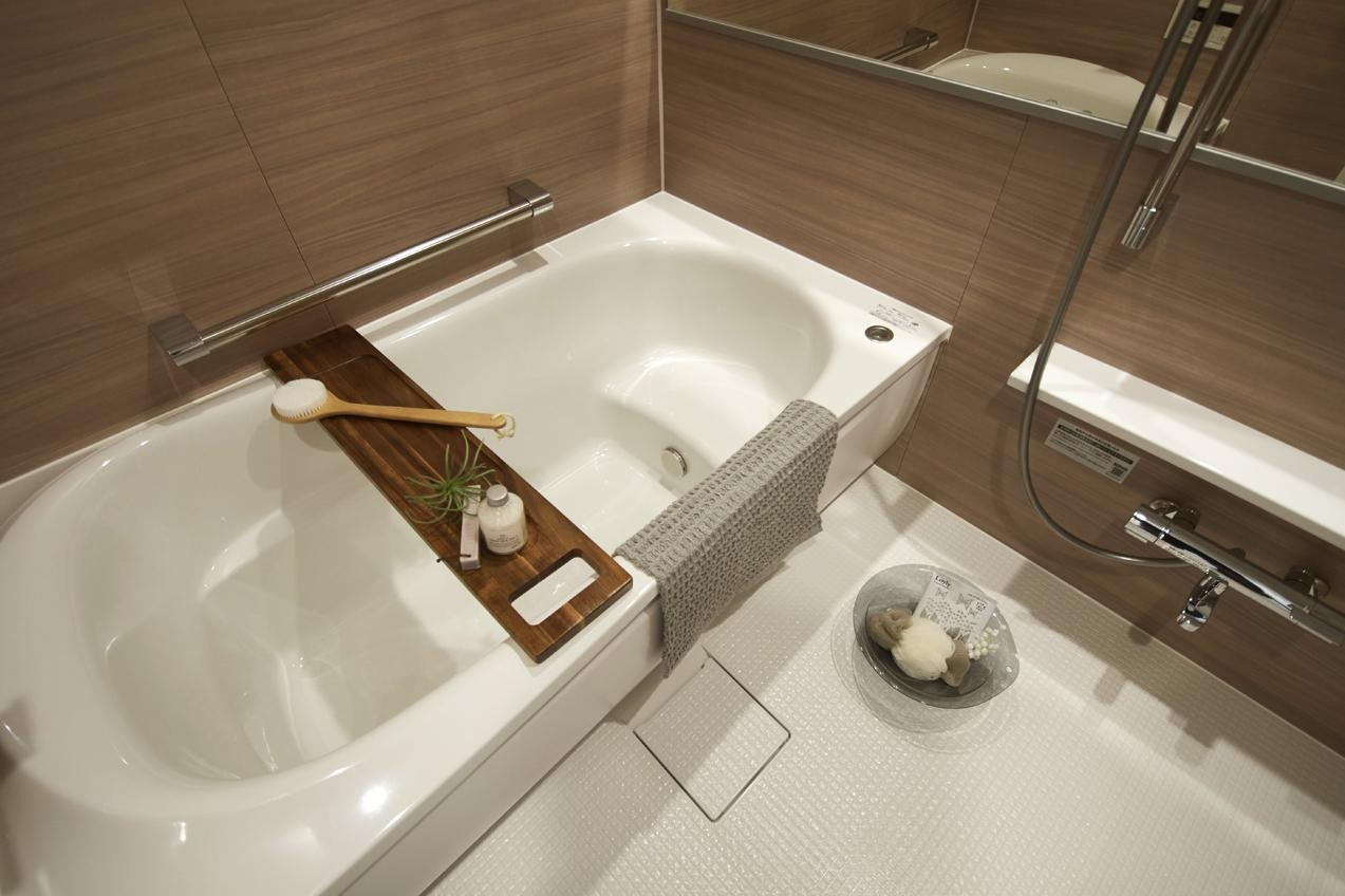 白楽ハウスの浴室|リフォーム 同形状

ゆったりとした設計により、足を伸ばしてくつろげる快適なバスタイムを実現します。