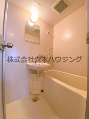 【浴室】 | 　リバー豊秀 | 落ち着いた空間のお風呂です
