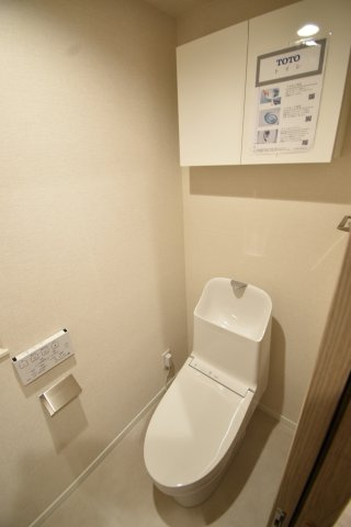 アンピール博多駅南のトイレ|落ち着いた色調のトイレです