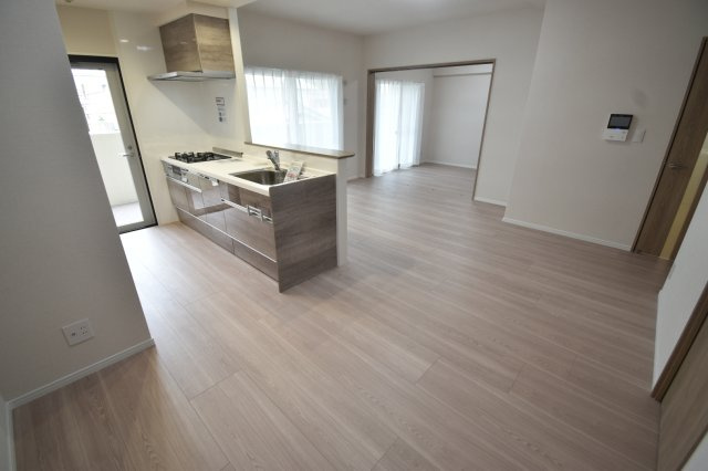 アンピール博多駅南の居間・リビング|こちらの居間で趣味の時間をお楽しみください