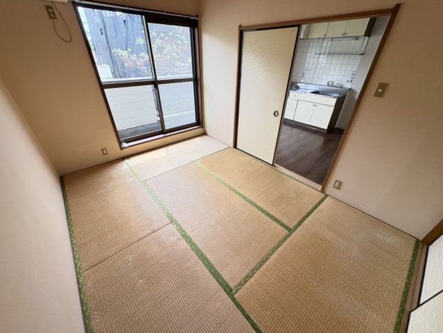 グリーンリーフ市川 A棟の和室