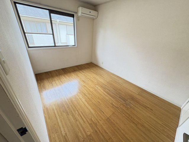 グリーンリーフ市川 A棟の寝室