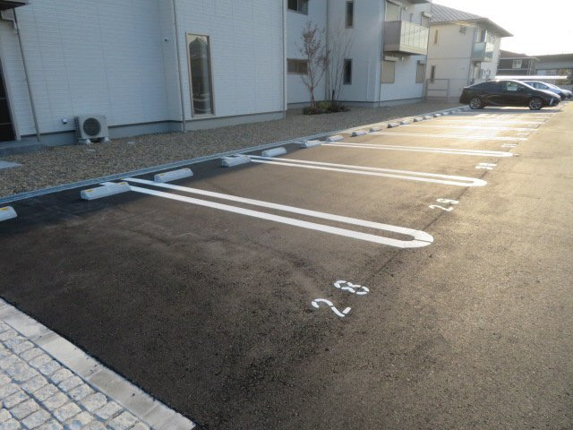 ザ フジイ ガーデンAの駐車場