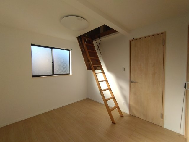 世田谷区上祖師谷二丁目戸建の洋室|広々とした洋室です