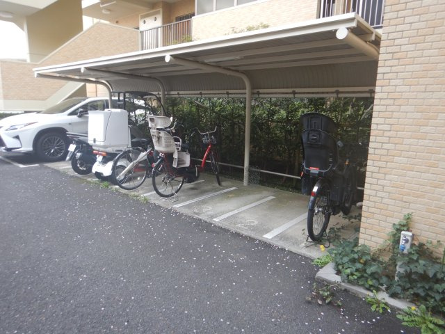 グランシティユーロコート赤羽の駐輪場