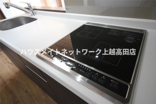 ユーソニアン上越・大字寺町Ａの設備|ＩＨクッキングヒーター２口（参考同型タイプの室内写真）
