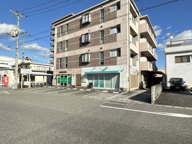エトワール南御座の駐車場