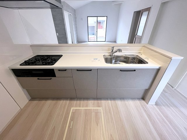 新築戸建・新築建売　二本松市油井2期　油井小・安達中のキッチン|キッチンはカウンターになっているのでリビング全体を見渡すことができます！
