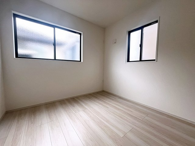 新築戸建・新築建売　二本松市油井2期　油井小・安達中の洋室|面採光で陽当たりが良く快適なプライベート空間！