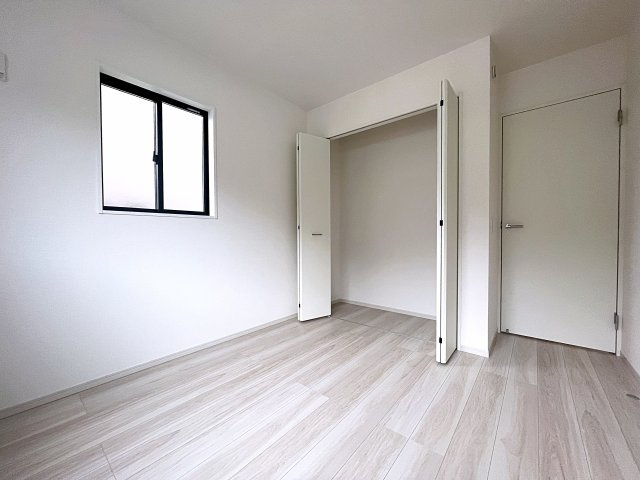 新築戸建・新築建売　二本松市油井2期　油井小・安達中の洋室|5.2帖の洋室　陽当たりが良い洋室はくつろぎのプライベート空間！