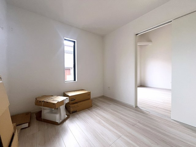 新築戸建・新築建売　二本松市油井2期　油井小・安達中の洋室|6.5帖の洋室　リビングに隣接しており子供部屋としても便利です！