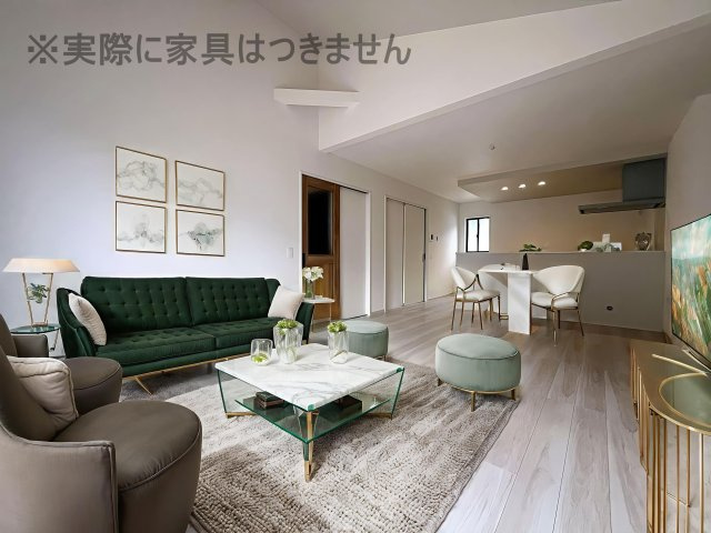 新築戸建・新築建売　二本松市油井2期　油井小・安達中の居間・リビング|画像はバーチャルホームステージングの加工による演出で、実際の家具は付きません。
