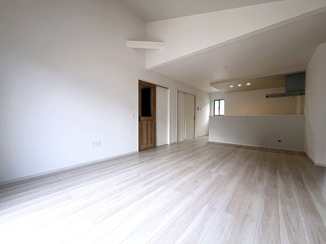 新築戸建・新築建売　二本松市油井2期　油井小・安達中の居間・リビング|18.7帖のLDK　家の中心にある家族が集うくつろぎの空間です！