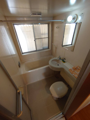 【浴室】 | 新野辺北町連棟住宅 | バスとトイレが一緒ですがホテルやワンルームマンションのように狭っ苦しくないですよ