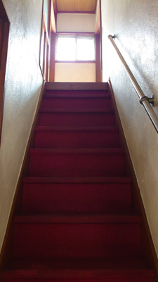 【その他】 | 新野辺北町連棟住宅 | 階段はカーペットなので滑って転びにくいです