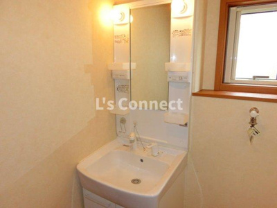 【洗面所】 | グリュック・ハーモニーＡ棟 | 朝の支度もスムーズな独立洗面台。