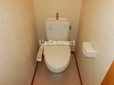 【トイレ】 | グリュック・ハーモニーＡ棟 | 温水洗浄便座付きのトイレ。