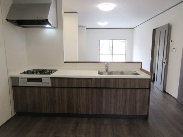 野洲市小篠原　リフォーム済のキッチン