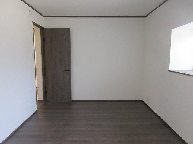 野洲市小篠原　リフォーム済の洋室