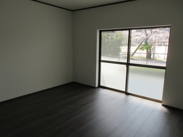 野洲市小篠原　リフォーム済の洋室