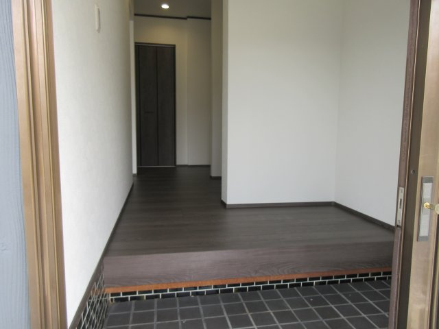 野洲市小篠原　リフォーム済の玄関