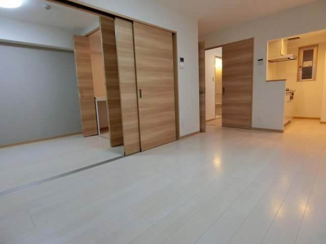 at.eastの居間・リビング|広いリビングです☆