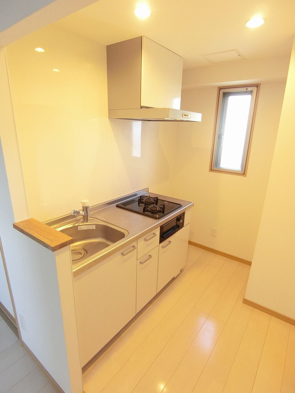 at.eastのキッチン|２口コンロ付きのキッチンです♪