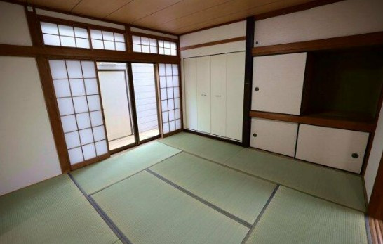 【中古】坂戸市西坂戸リフォーム中古住宅の和室|1F 8帖和室です