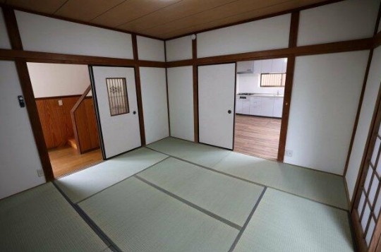 【中古】坂戸市西坂戸リフォーム中古住宅の和室|1F 8帖和室です