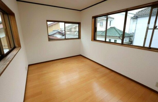 【中古】坂戸市西坂戸リフォーム中古住宅の洋室|2F 6帖洋室です
