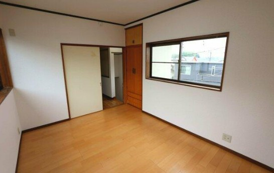【中古】坂戸市西坂戸リフォーム中古住宅の洋室|2F 6帖洋室です