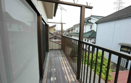 【中古】坂戸市西坂戸リフォーム中古住宅のバルコニー|暖かな日差しのふりそそぐバルコニー