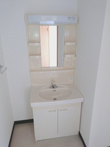 【洗面所】 | プレジール船橋本町 | 生活に欠かせない独立洗面台です