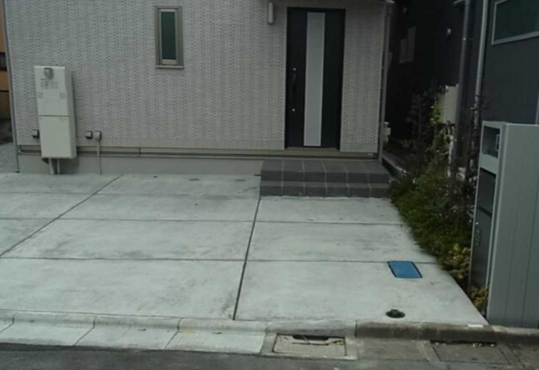 弦巻貸家戸建　食器洗浄乾燥機　駐車場2台　床暖房の駐車場