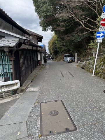 嵯峨鳥居本仙翁町　2014年築4SLDK　ウッドデッキ付　駐車2台可能の周辺|伝統的な建物が残る嵯峨鳥居本エリアは自然と歴史が調和した落ち着きのある住環境が魅力です。京都らしい暮らしを求める方におすすめです。
