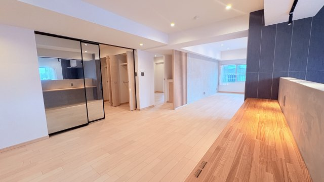★仲介手数料無料★朝日九段マンション（最上階・三方角住戸・陽当たり良好）の居間・リビング