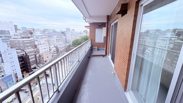 ★仲介手数料無料★朝日九段マンション（最上階・三方角住戸・陽当たり良好）のバルコニー
