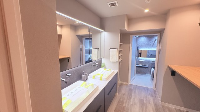 ★仲介手数料無料★朝日九段マンション（最上階・三方角住戸・陽当たり良好）の独立洗面台