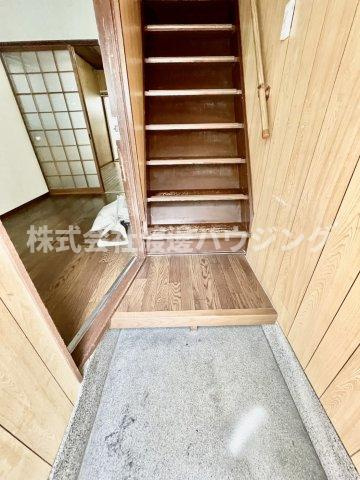 豊南町西3丁目貸家の玄関