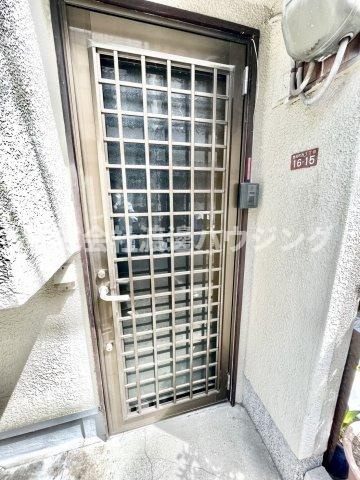豊南町西3丁目貸家の玄関