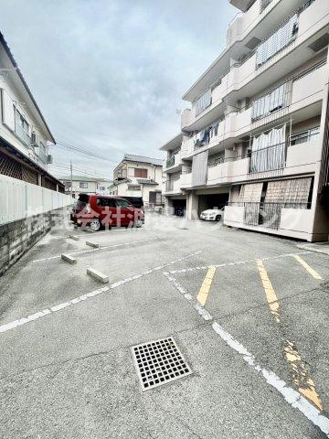 ユーハイツ千里の駐車場
