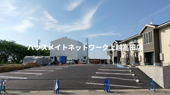 プレミアステイツ Ａの駐車場|消雪付駐車場