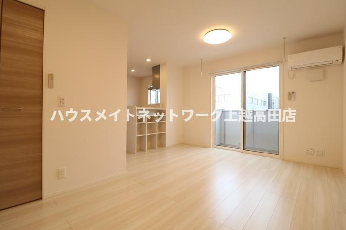 プレミアステイツ Ａの居間・リビング|ＬＤＫ