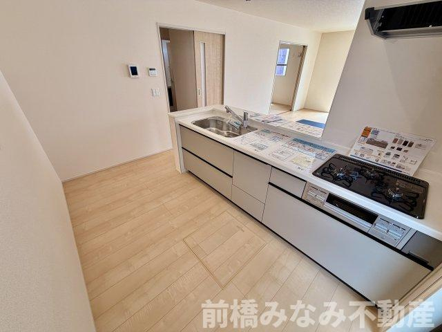【新築】高崎市新町第８　３号棟(全９棟)　リーブルガーデン　新築建売分譲のキッチン|キッチンです