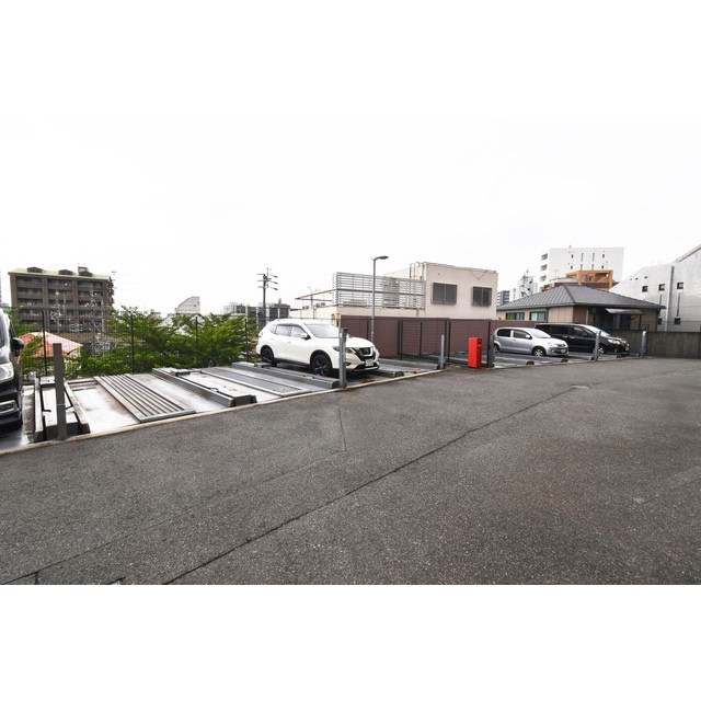 LaSante東白壁の駐車場