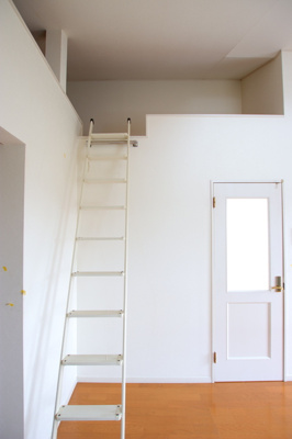 ロフトへのはしご