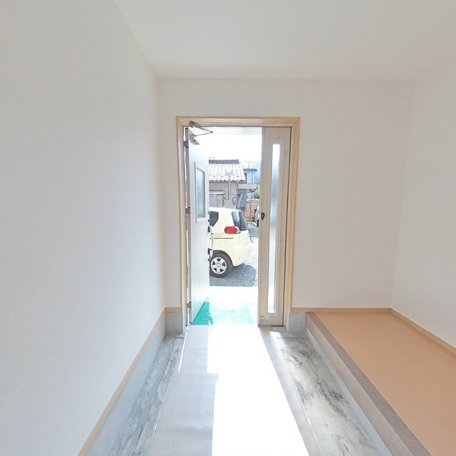 三田洞東5-5-3貸家の玄関