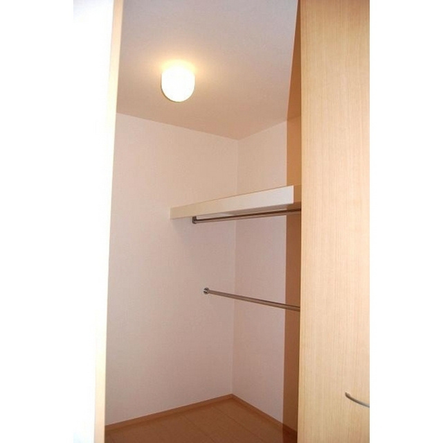 各務原市鵜沼三ツ池町３丁目のアパートの収納