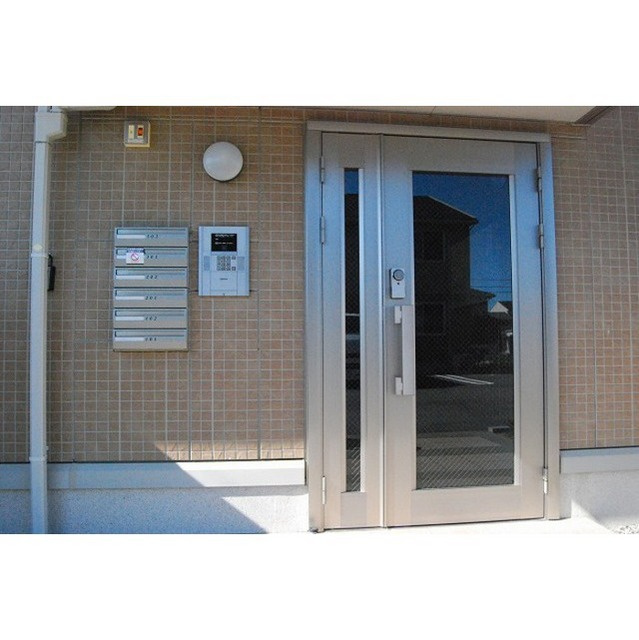 各務原市鵜沼三ツ池町３丁目のアパートのエントランス