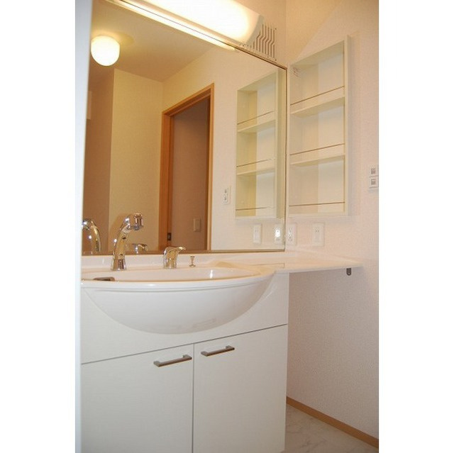 各務原市鵜沼三ツ池町３丁目のアパートの洗面所